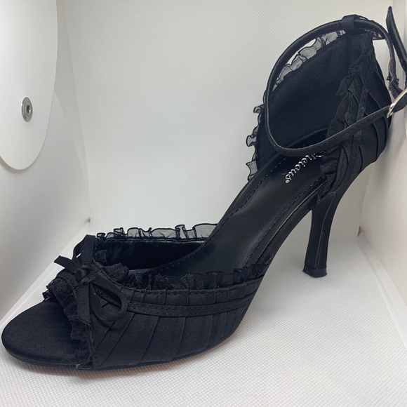 Black Satin heels - Picture 1 of 7